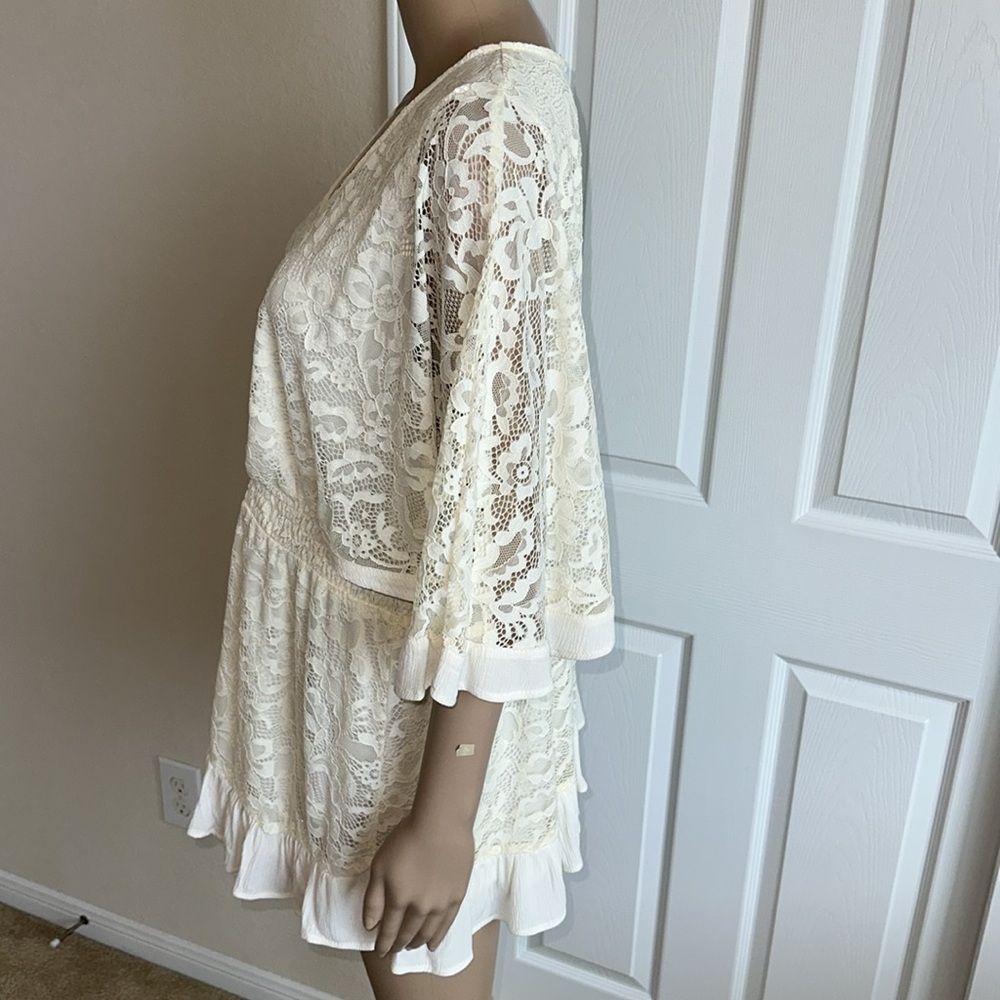 NWT TORRID Cream Lace V-Neck Romper Size 2. - Picture 3 of 16